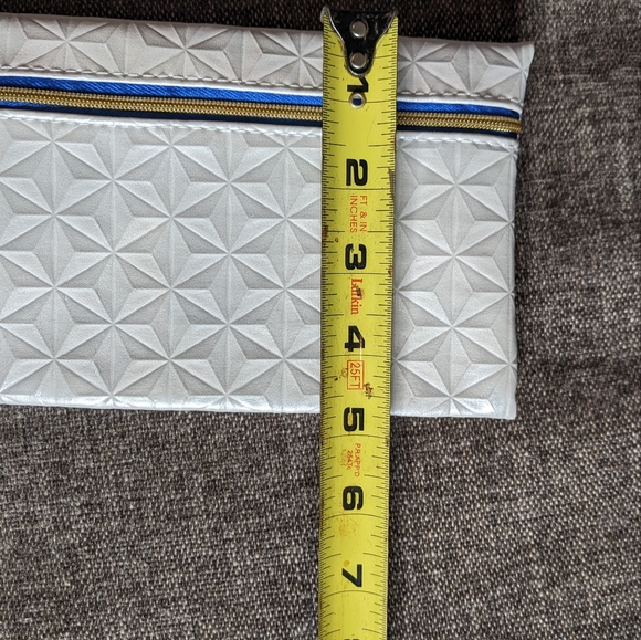 Free With Purchase - Picture 3 of 5